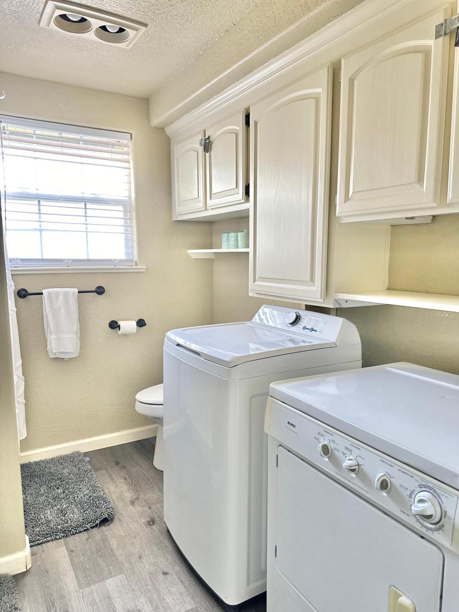 Near Downtown- Kitchen-Washerdryer-Parking 梅德福 外观 照片